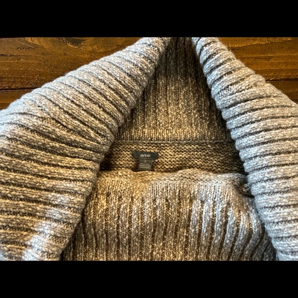 Aerie Off the shoulder sweater - Picture 2 of 2